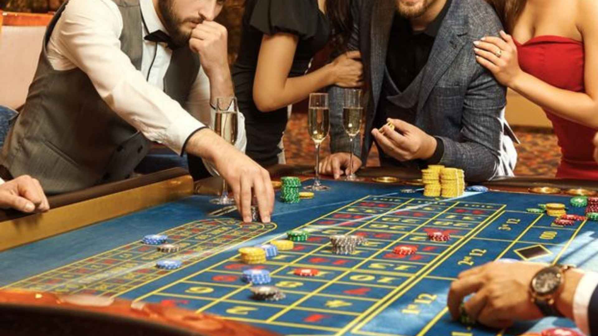 Understanding Poker Through Meaningful Table Dialogue